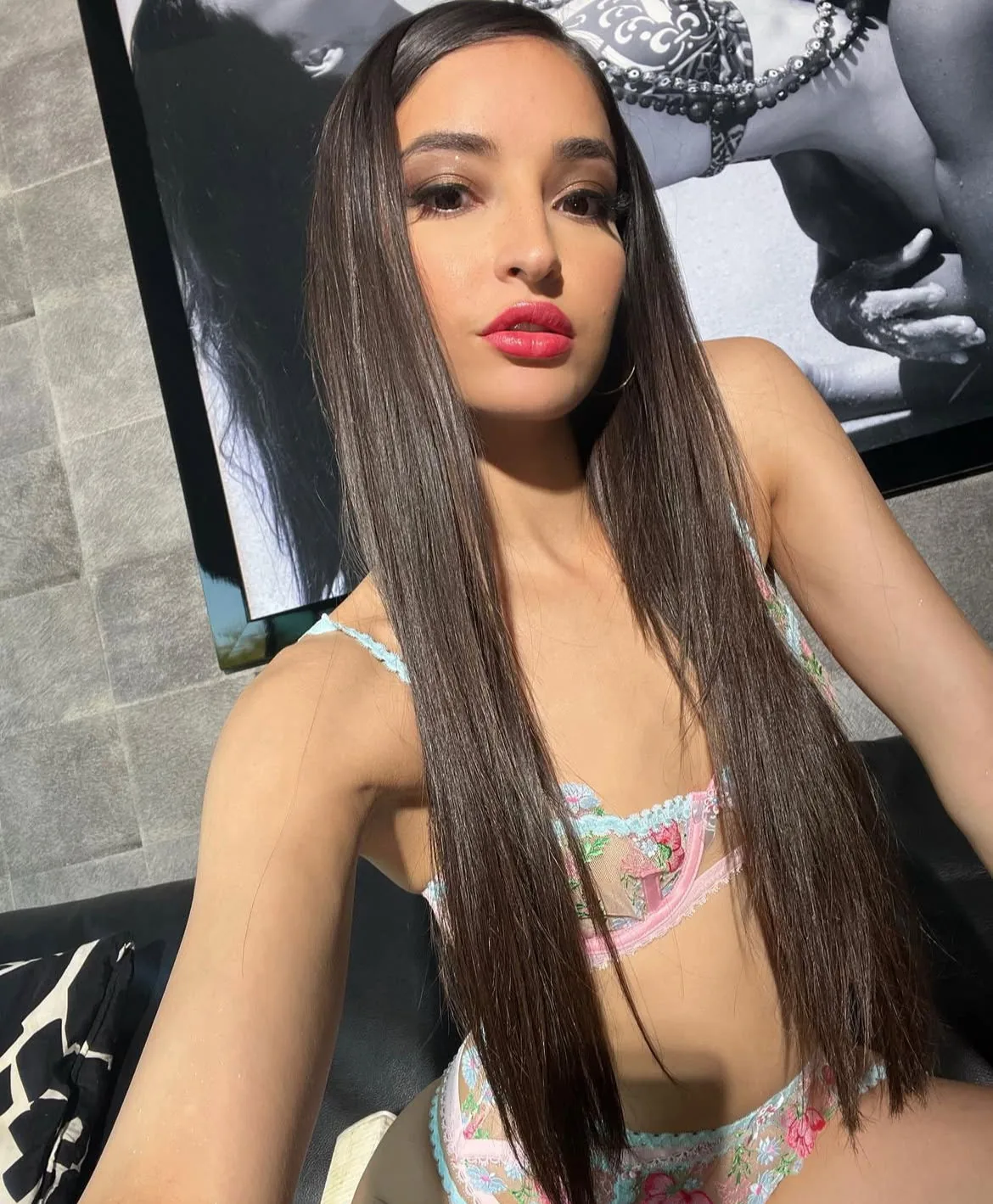 Mariana escort Sheffield